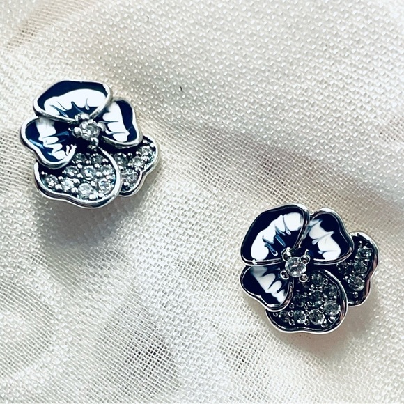 NWOT Sterling Silver 925 Two-Tone Blue Flowers Stud Earrings - Picture 11 of 15